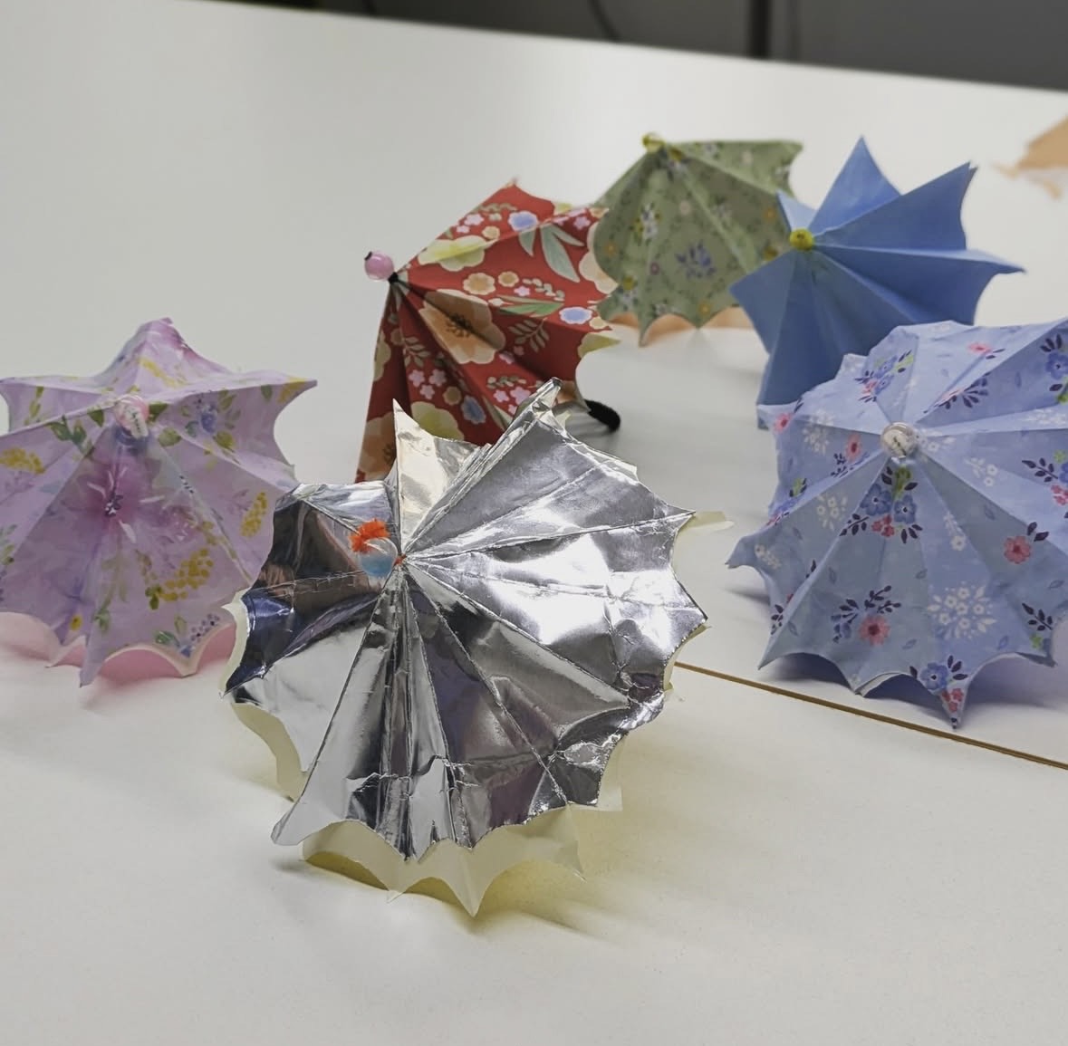 折り紙で作りました。